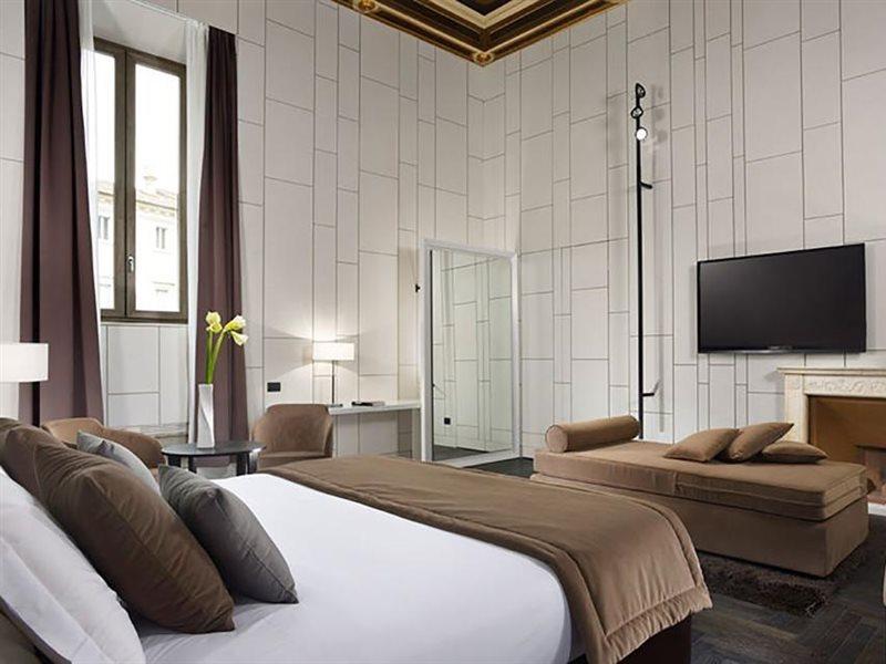 Piazza Del Gesu' Luxury Suites Rome Exterior photo