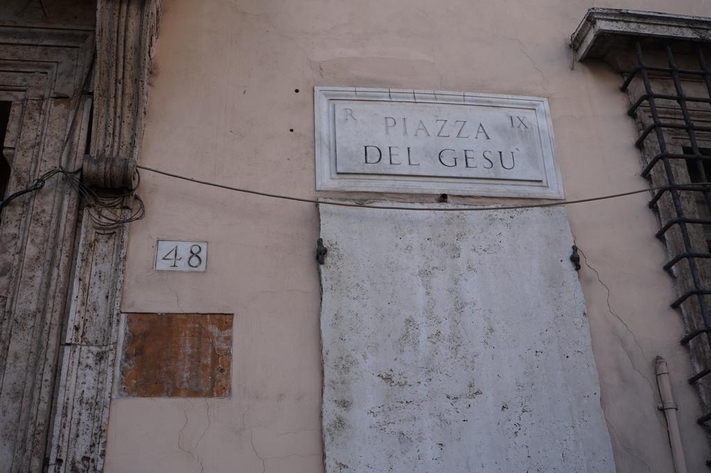 Piazza Del Gesu' Luxury Suites Rome Exterior photo