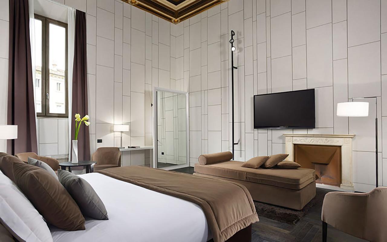 Piazza Del Gesu' Luxury Suites Rome Exterior photo