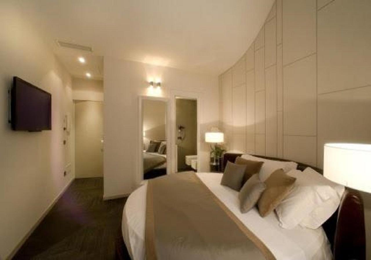 Piazza Del Gesu' Luxury Suites Rome Exterior photo