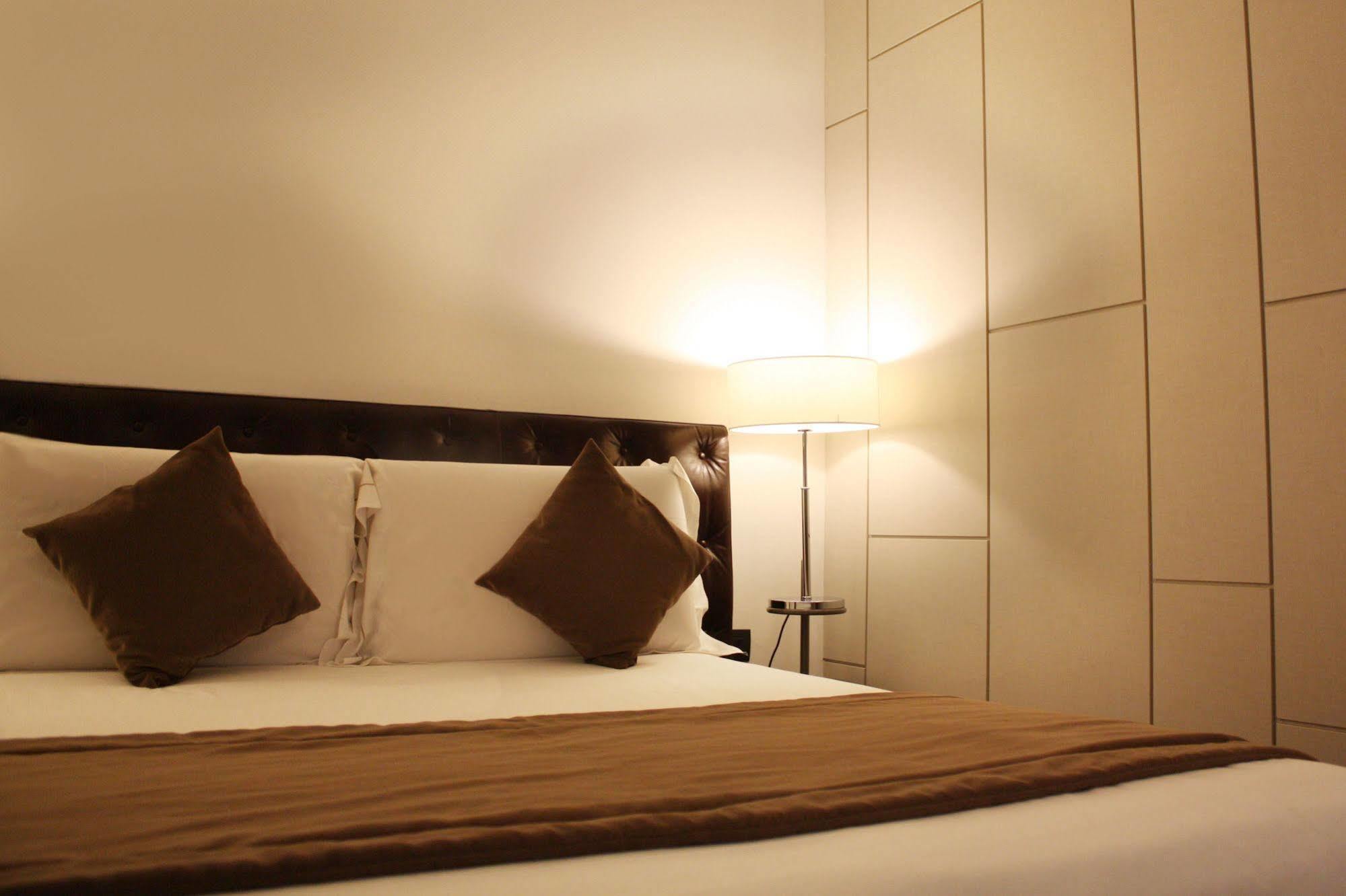 Piazza Del Gesu' Luxury Suites Rome Exterior photo