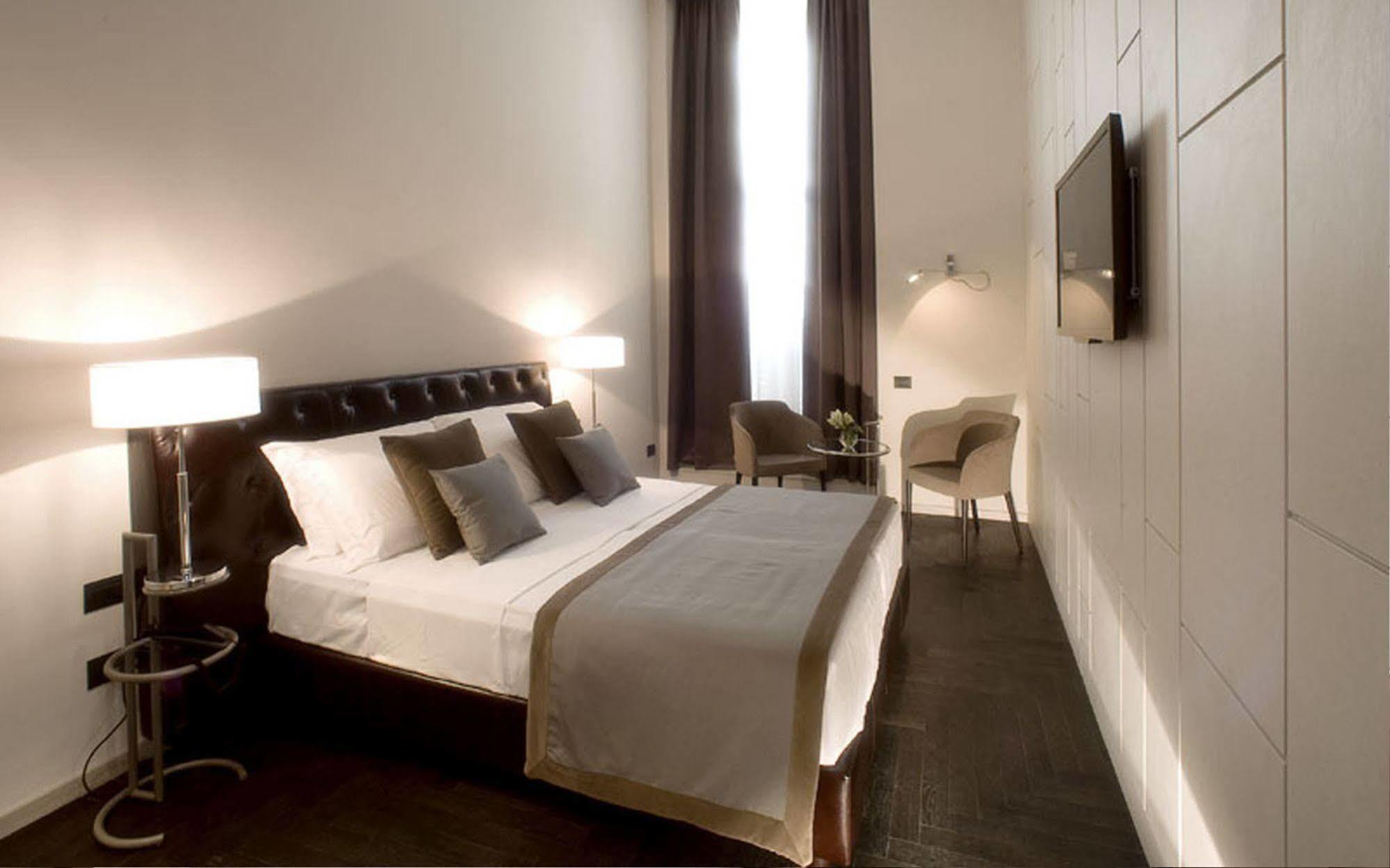 Piazza Del Gesu' Luxury Suites Rome Exterior photo