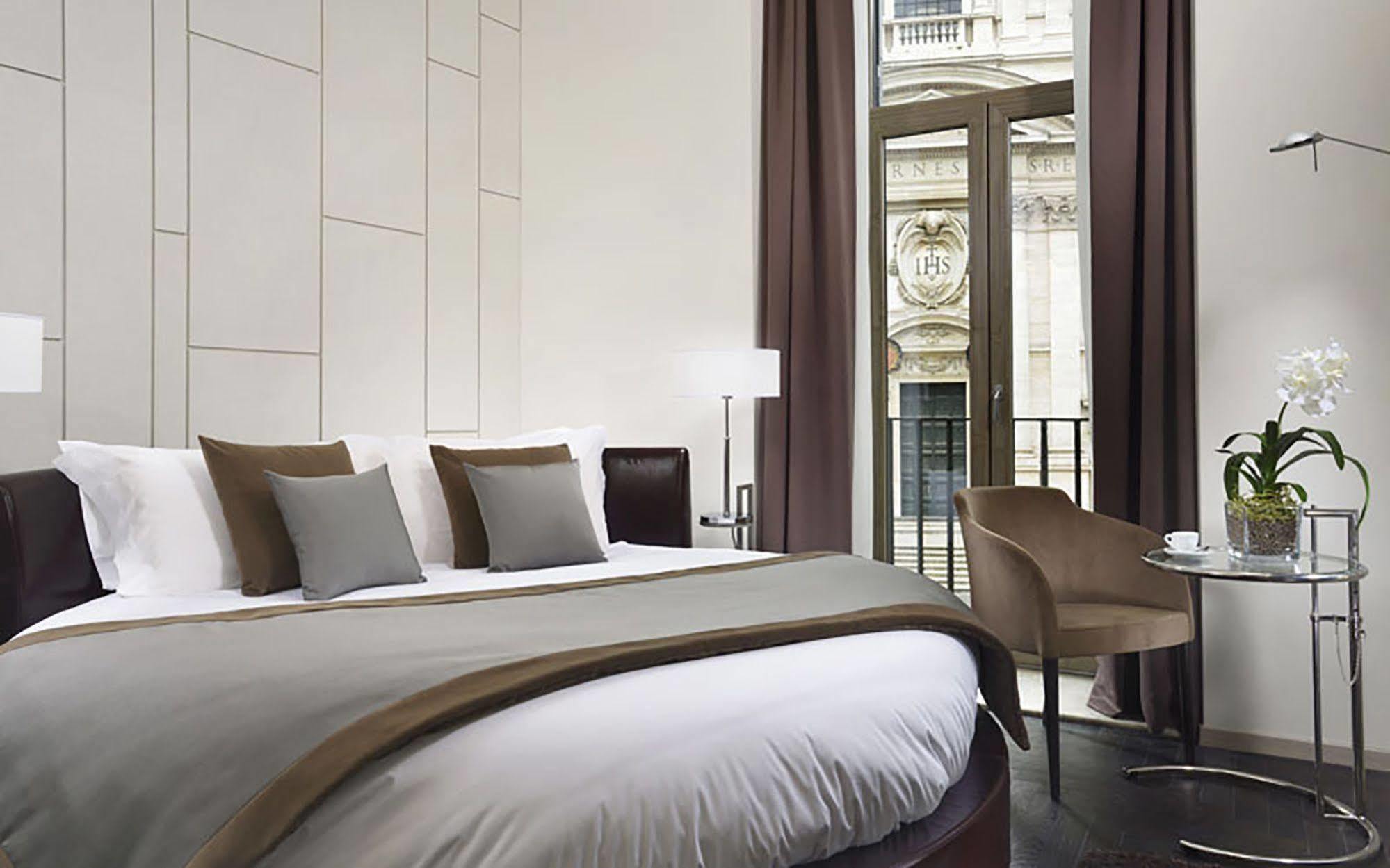 Piazza Del Gesu' Luxury Suites Rome Exterior photo